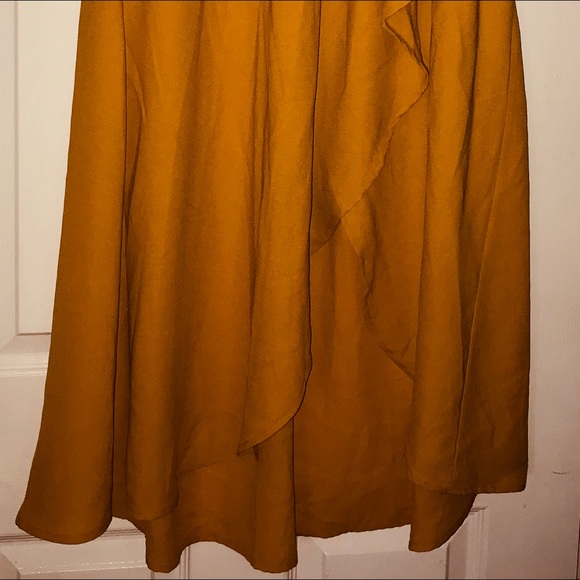 Mustard maxi skirt with ruffle details and split - Picture 4 of 4